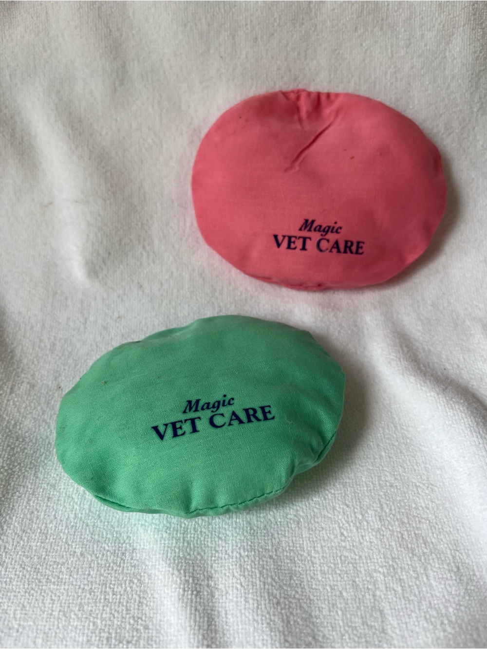 2 MEG 1994 Puppy Kitty In My Pocket Vet Hospital Irwin Magic Vet Care Pillow Set